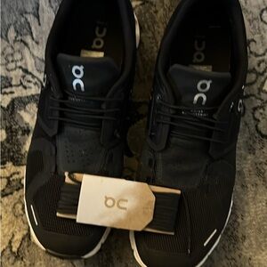 Men’s on shoes size 10,5